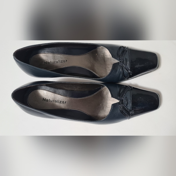 Naturalizer Leather Pumps Navy Blue Valarie Cap Toe 2.5” Heel Size 7.5W - Picture 3 of 14